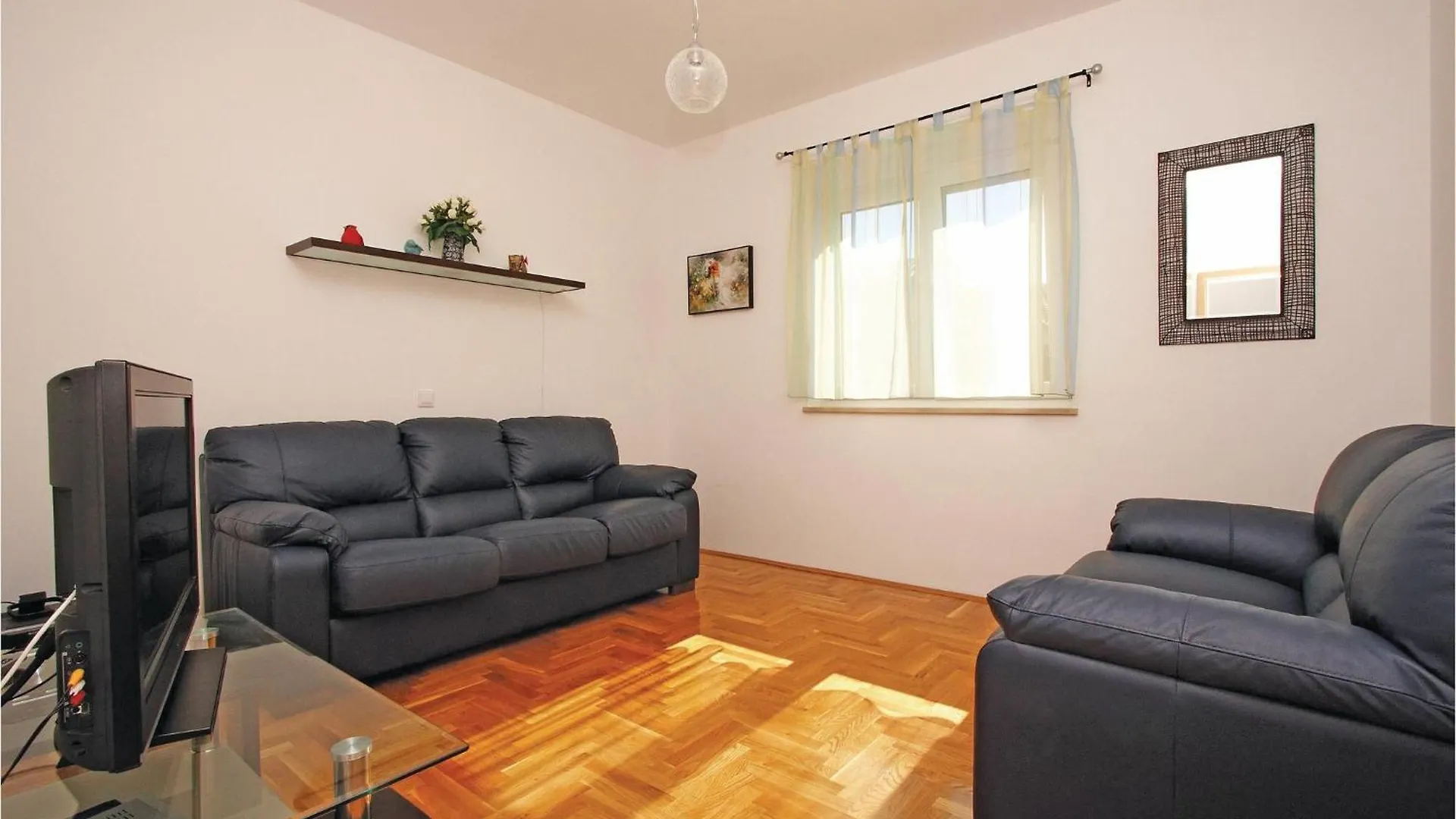 5 Bedroom Stunning Home In Liznjan 0*,