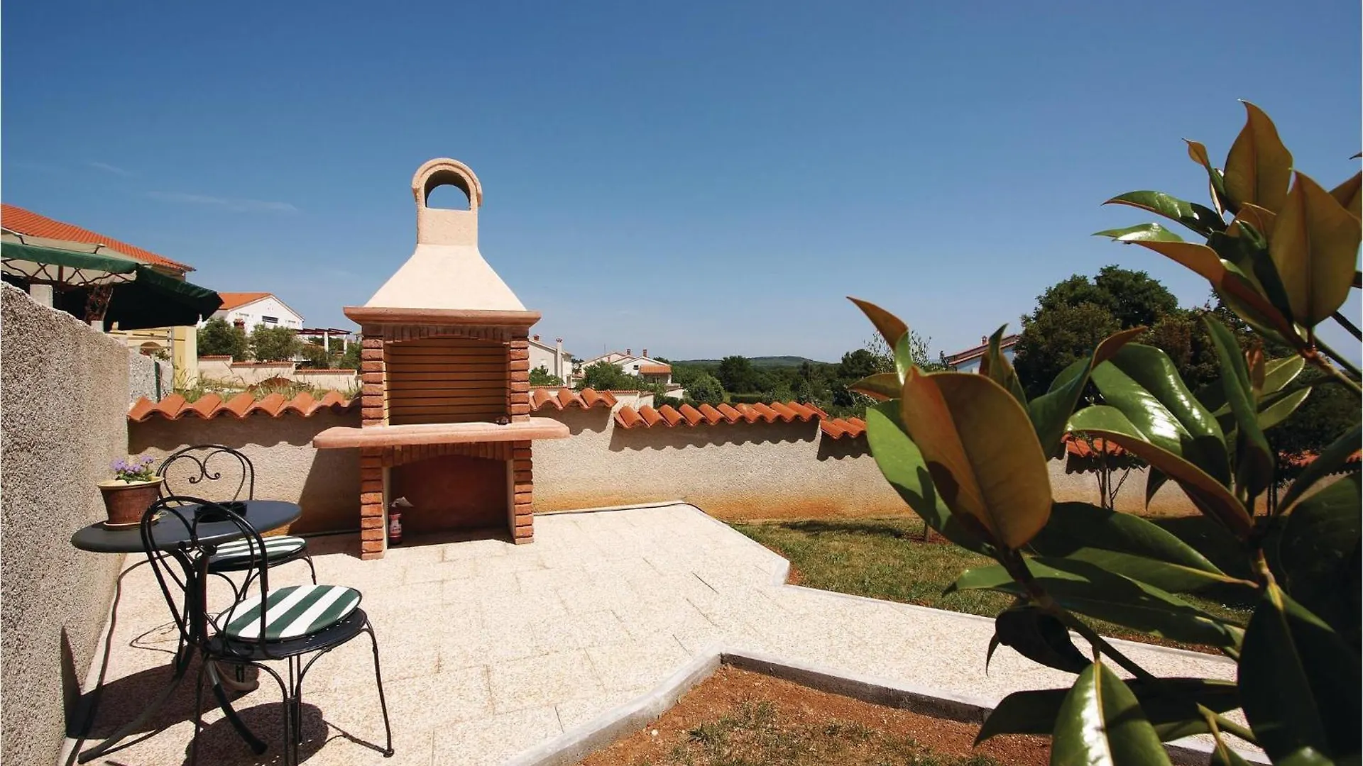 5 Bedroom Stunning Home In Liznjan Holiday home